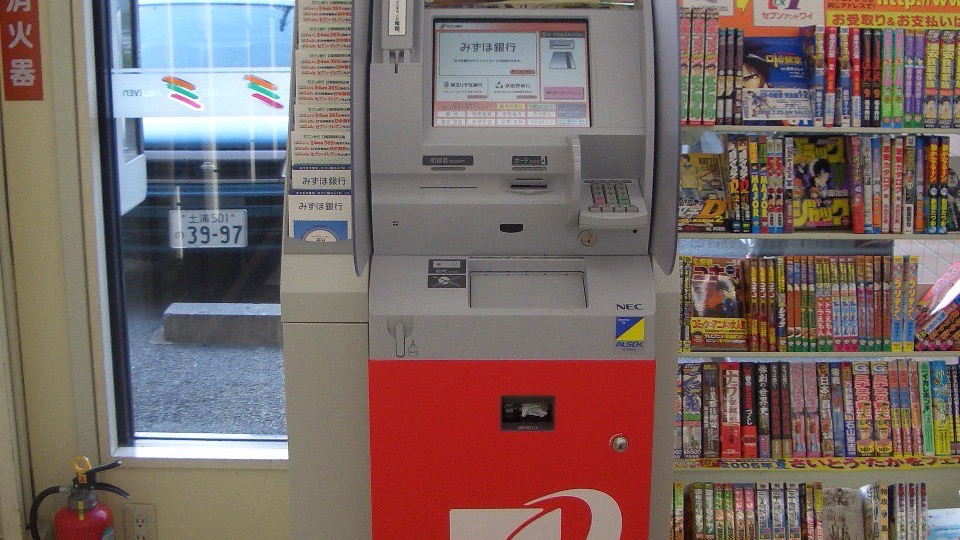 セブン-イレブン店内のセブン銀行ATM