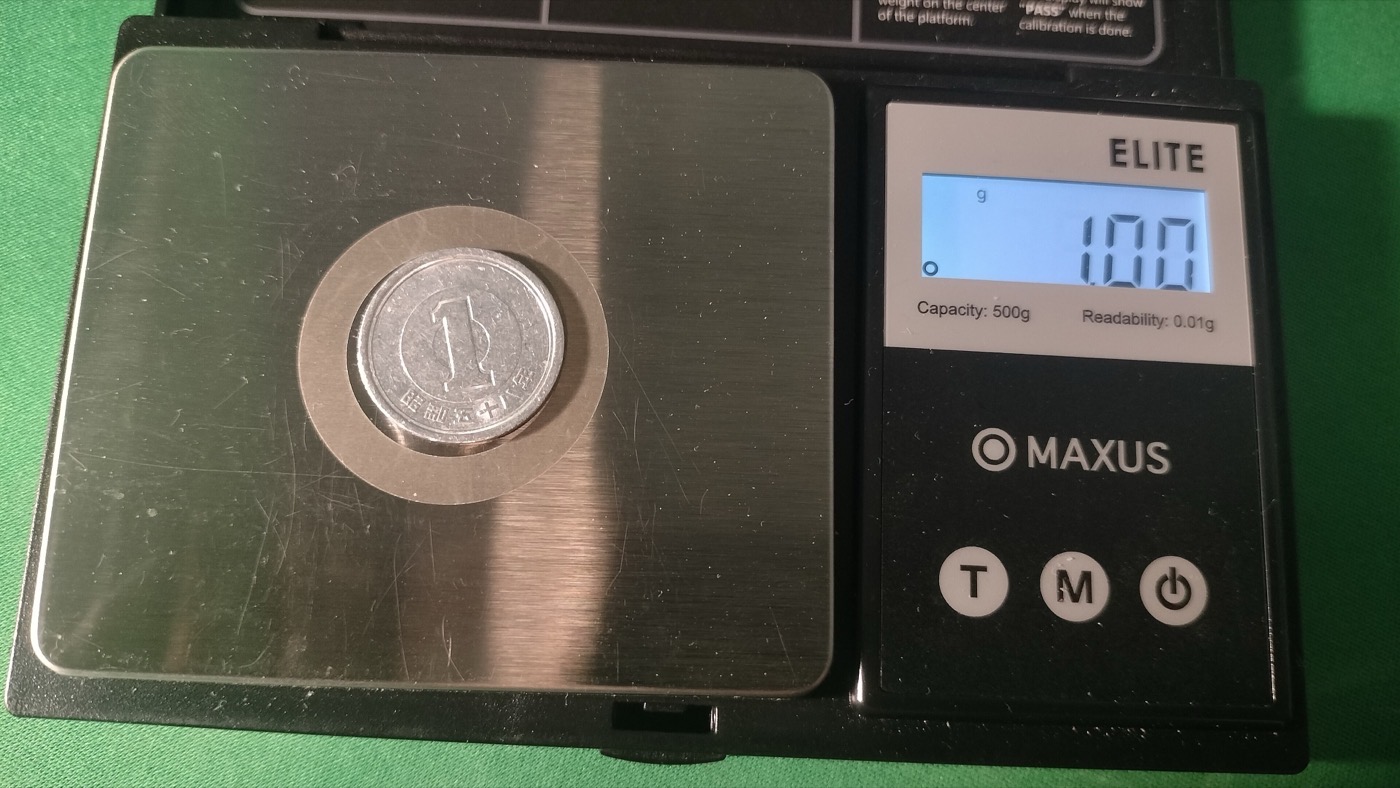 積み上げられた一円硬貨
