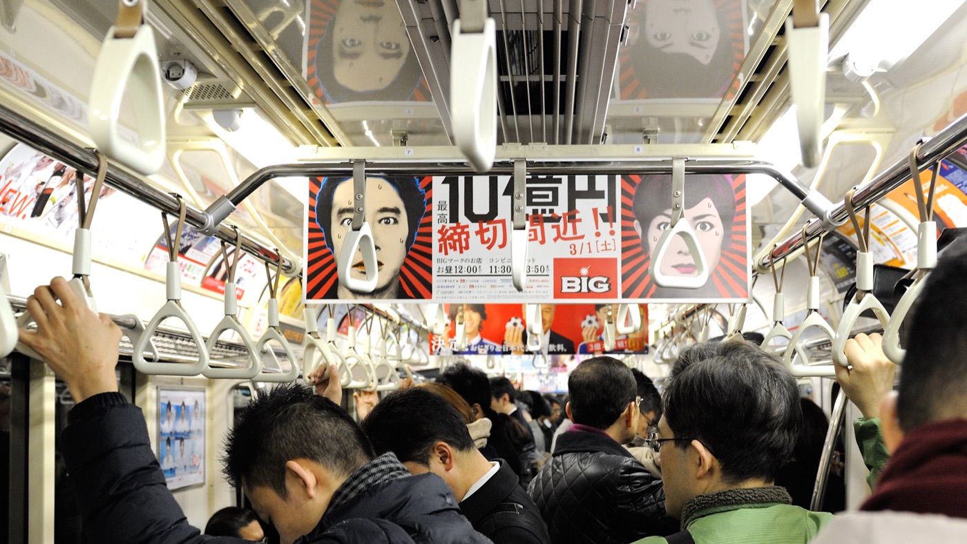ラッシュ時の東京メトロの車内