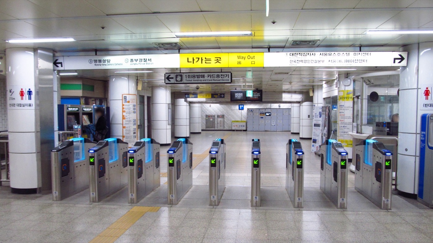ソウル地下鉄・明洞駅の改札