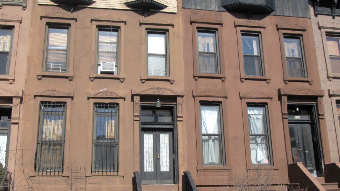 Brownstone houses on a Park Slope street in Brooklyn